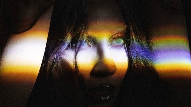 Lady Gaga sa vracia zahalená v rúšku temného synth-popu a vyráža nám dych s novým singleom „Disease”